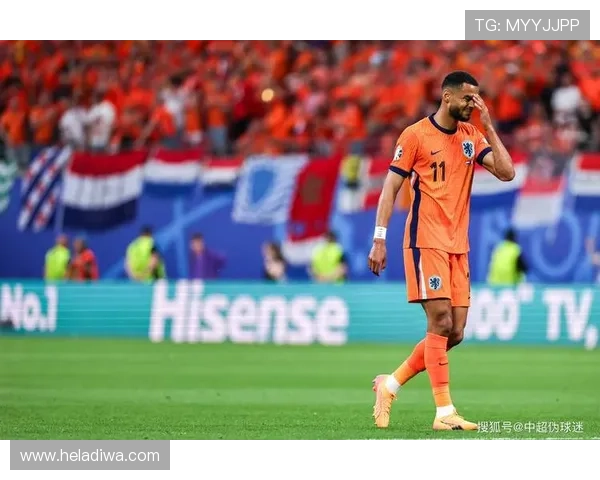 格列兹曼与齐达内等法国足坛前辈交流互动 格列兹曼与齐达内等法国足坛前辈交流互动