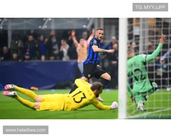 布雷默头球争顶强